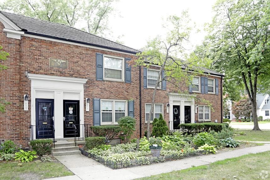 1st image of 15680 Woodland Dr