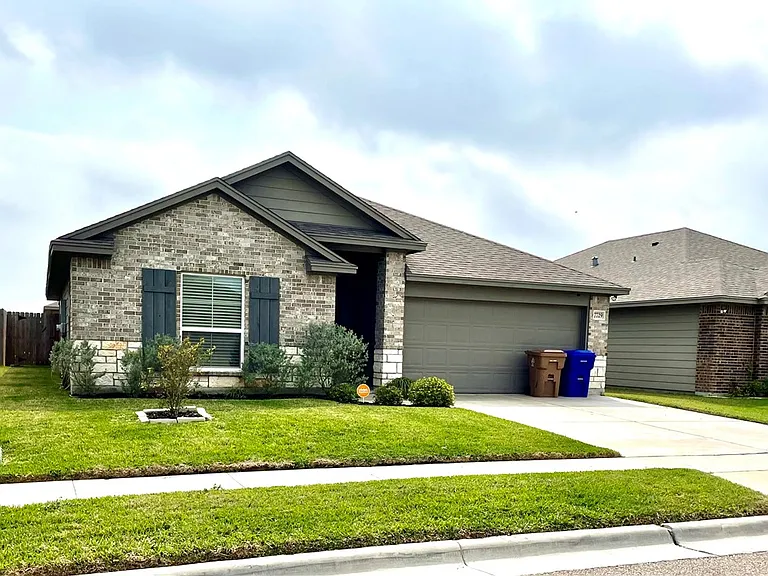7729 Pruet Dr — Photo 1