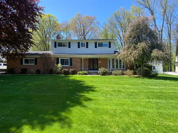 6643 Guildford Dr, Shelby Township, MI 48316