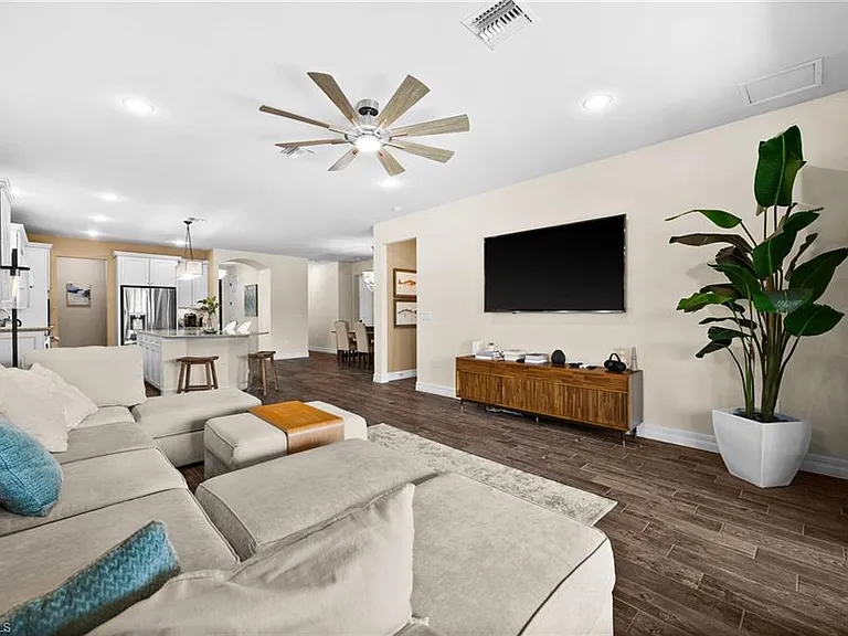 14750 Laguna Dr — Photo 15