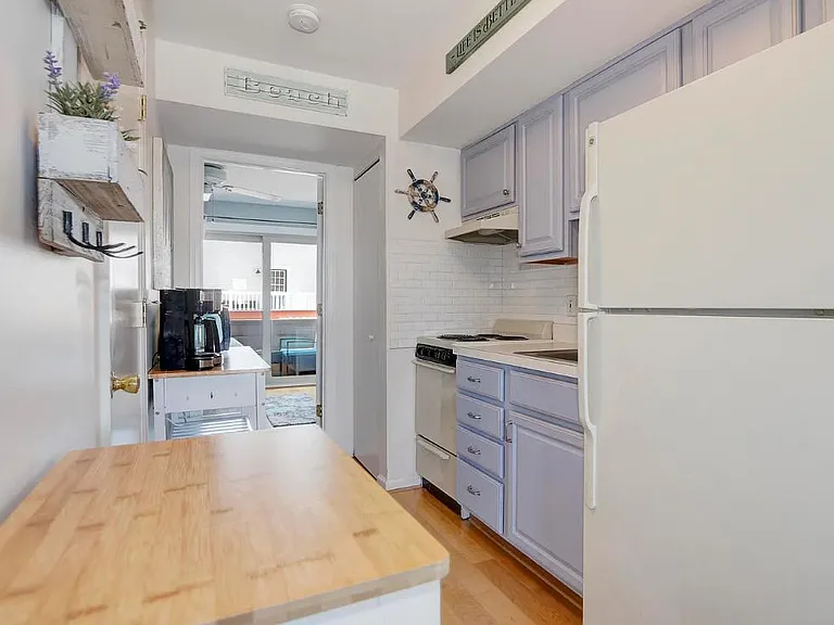 330 42nd St S #B15 — Photo 8