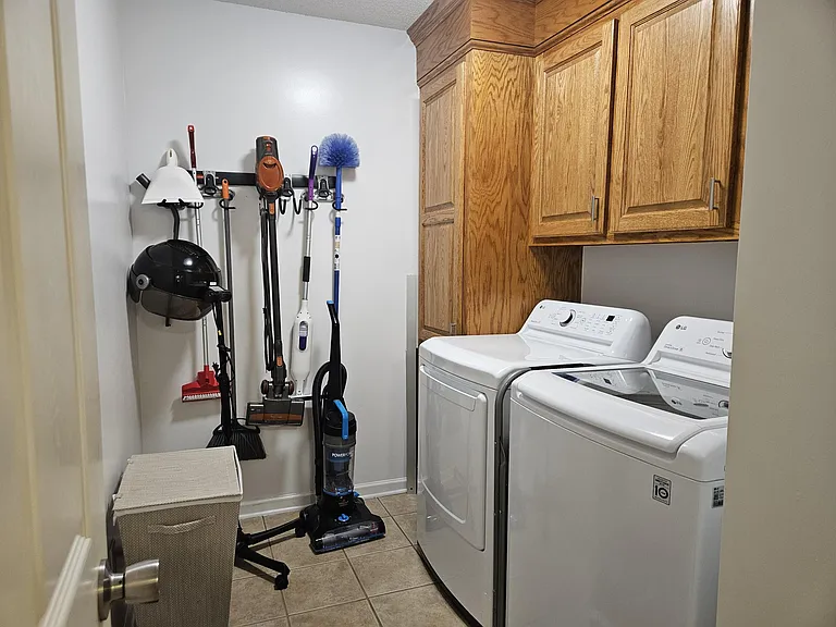 2947 Sylvan Way — Photo 23