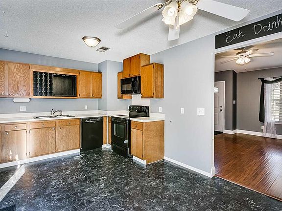 4th image of 7817 Oak Forest Pl
