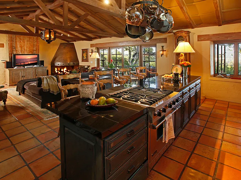 1420 La Cima Rd — Photo 8