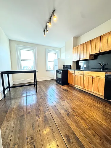 496 E Broadway #3 Photo 1