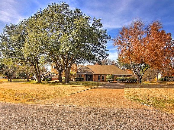 2nd image of 3413 Montclaire Dr