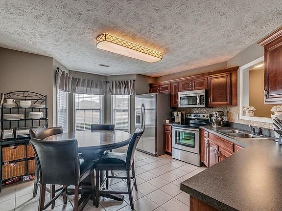 4th image of 8213 Spinner Ln
