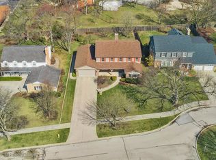 8 Hamill Ln, Clarendon Hills, IL 60514