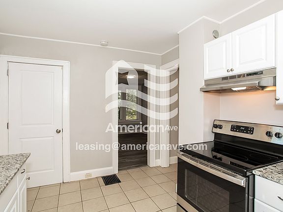 874437_004_kitchen_5.jpg