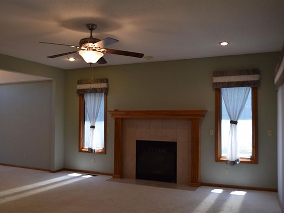 4th image of 3637 SW Spring Hill Dr