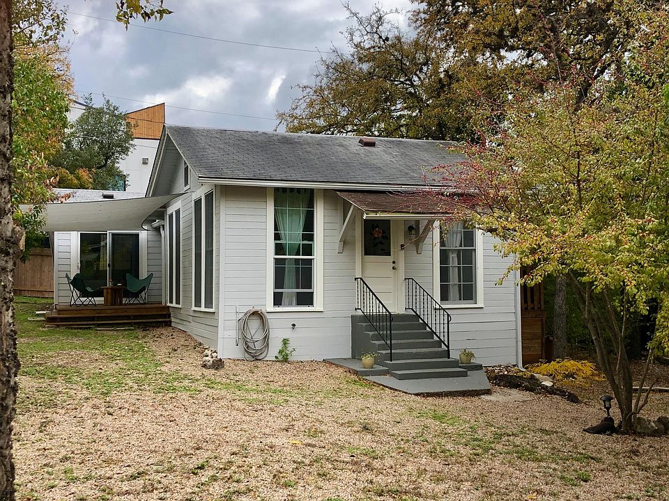 Stand alone home with large front yard and 2 decks