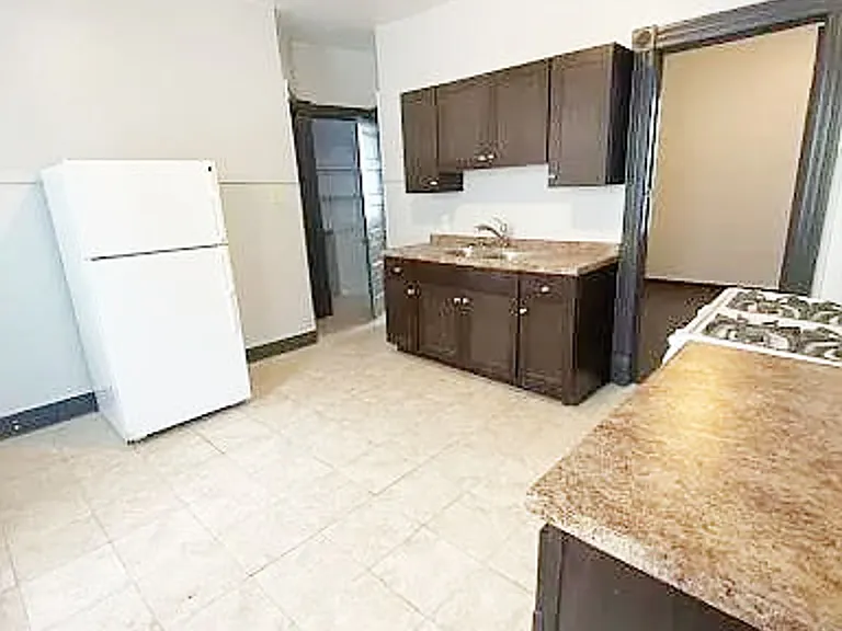 2407 N Frederick Ave — Photo 7