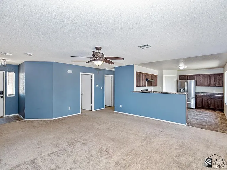 1287 S Fresno Ave — Photo 2