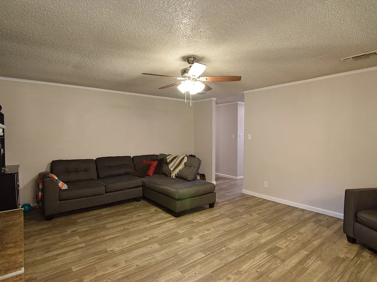 1804 Ruiz Dr — Photo 8