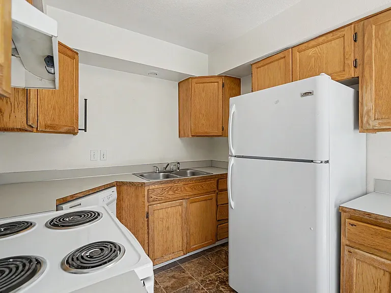 5260-5262 Springcrest Dr S — Photo 47
