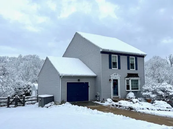 18 Kings Bridge Ct, Newark, DE 19702