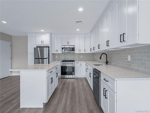 3rd image of 110 School St #6