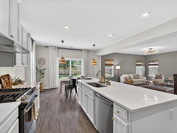 3rd image of 149 Country Oaks Ln