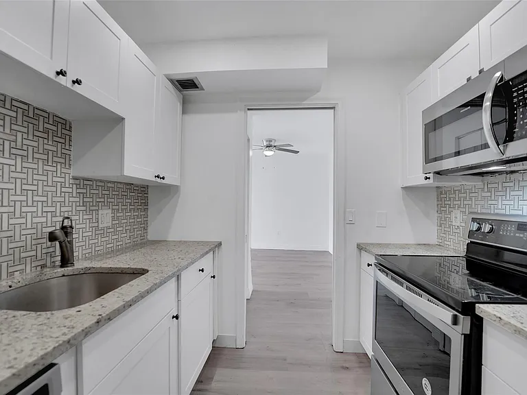 301 Croton Ave #302 — Photo 2