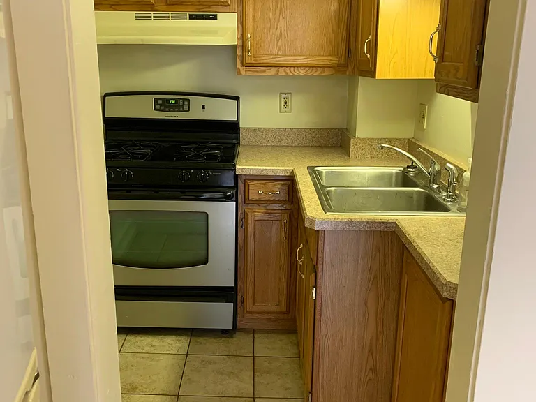 31 S Lake Ave #3 — Photo 5