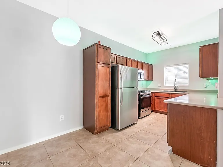 2291 W Horizon Ridge Pkwy #6136 — Photo 11