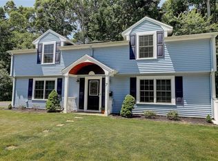 7 Magnolia Ln, Barrington, RI 02806