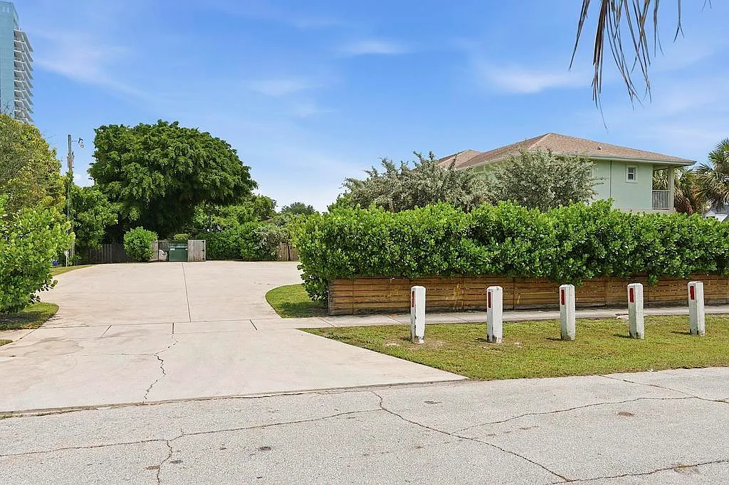 3 bed, 2.0 bath, 1400 sqft, $2,300 — Photo 3