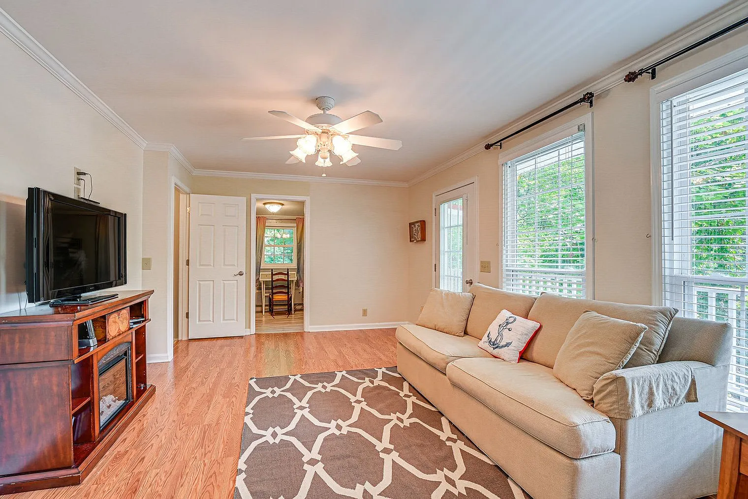 3 bed, 3.0 bath, 2497 sqft, $3,787 — Photo 3
