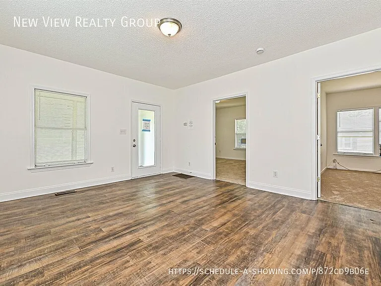 610 N Pear St — Photo 5