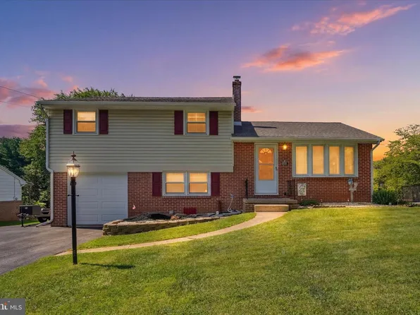 2918 Herrlyn Ct, Dallastown, PA 17313
