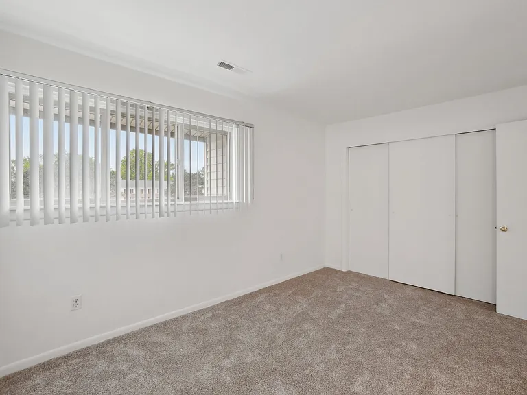 Kimberly Club Apartments — Photo 65