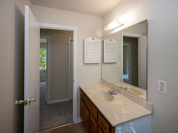 5th image of 2111 Millgarden Dr