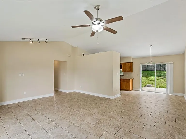 7769 Barberry Dr — Photo 5