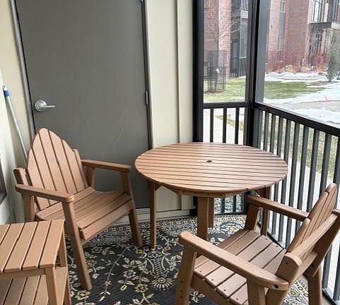 4th image of 114 Brick St S #103