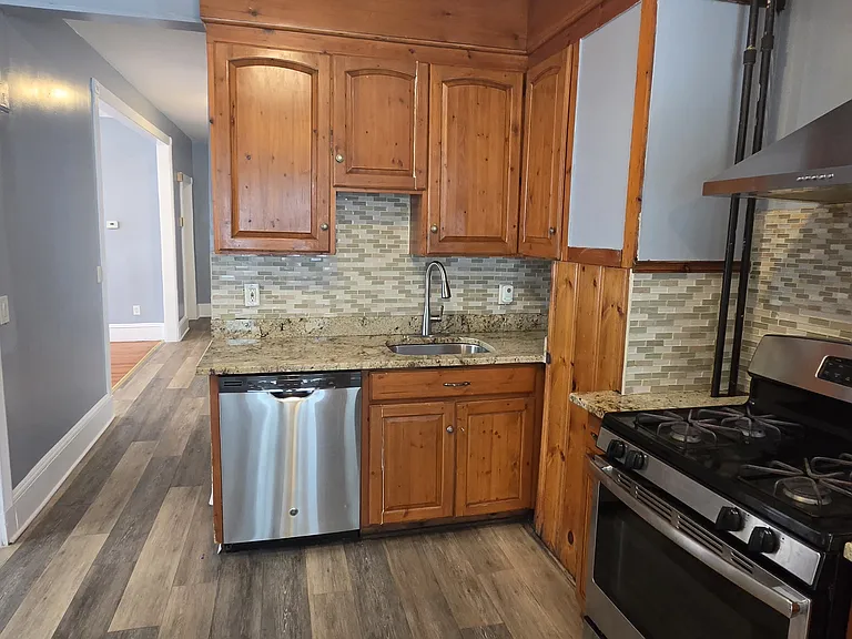 541 Bennington St #1 — Photo 3