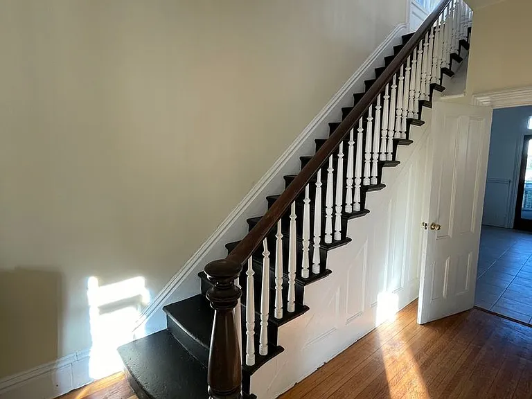 166 Montgomery St — Photo 6