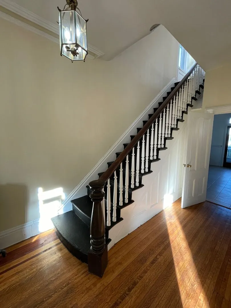 Primary Photo - 166 Montgomery St