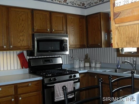 2nd image of 21948 Lakeland Dr