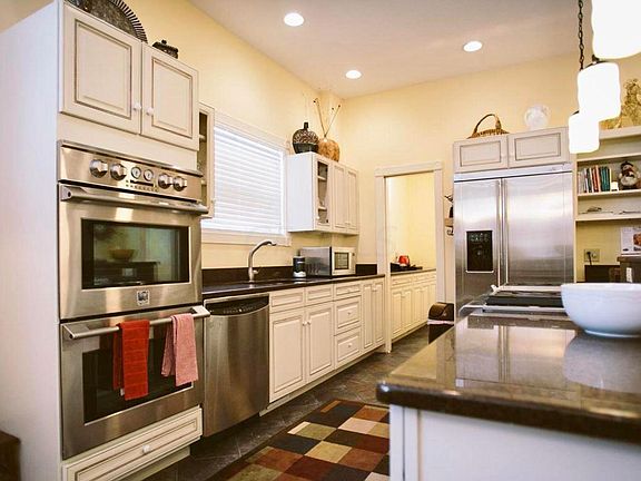 3rd image of 528 E Gambier St