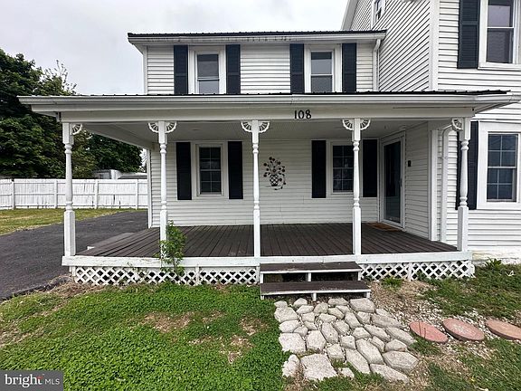 2nd image of 108 Bell St