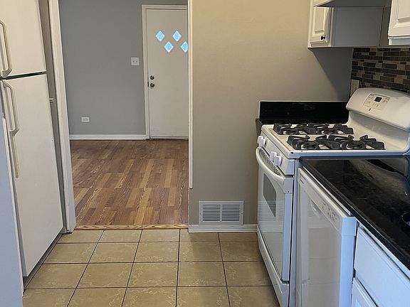 5th image of 2727 N Elmwood Ave