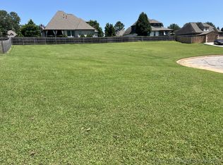 7103 S Sycamore Pl, Broken Arrow, OK 74011