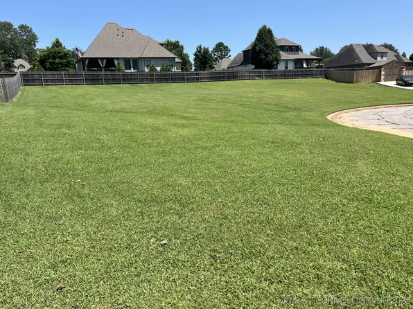 7103 S Sycamore Pl, Broken Arrow, OK 74011