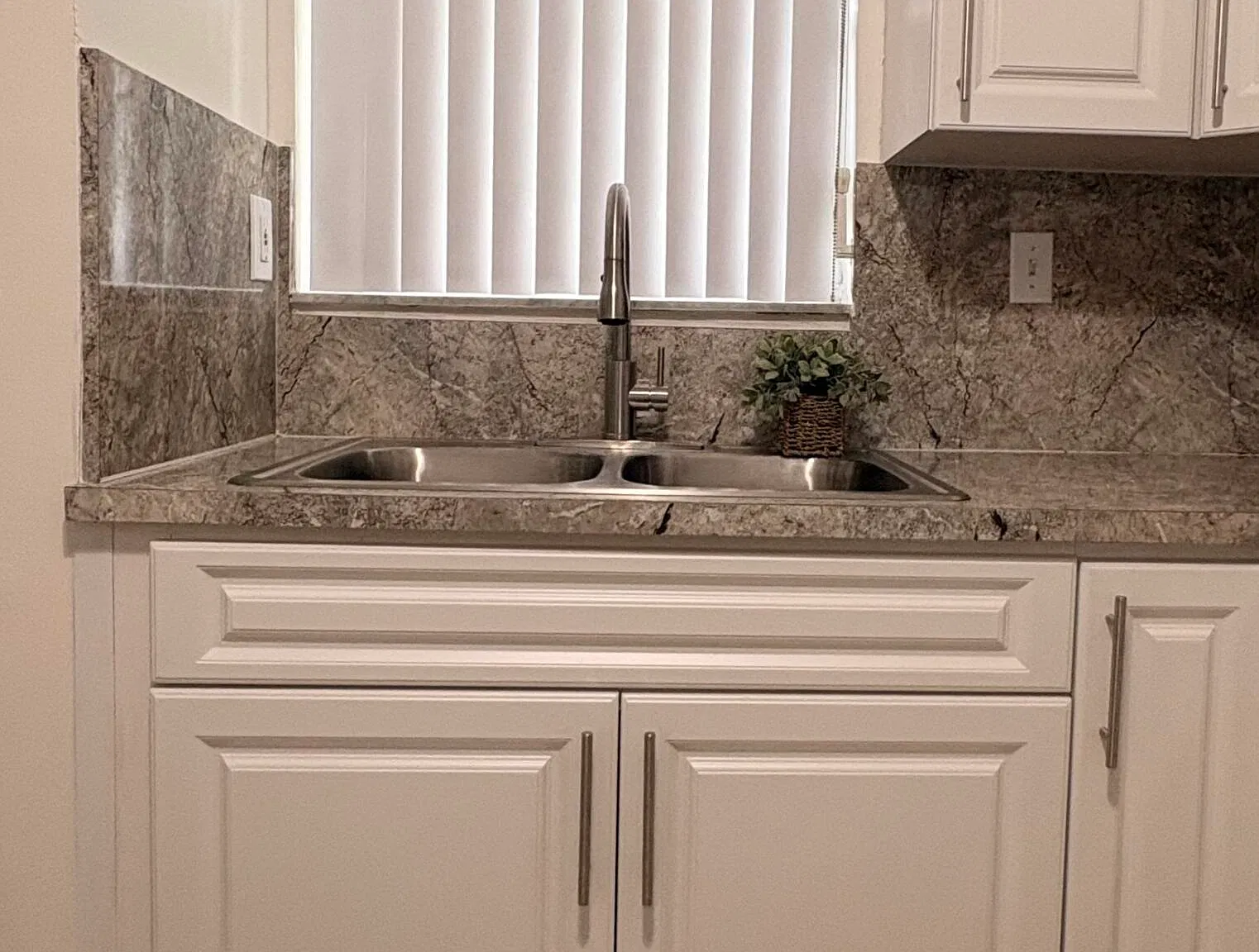 3 bed, 2.0 bath, 1278 sqft, $2,800 — Photo 3