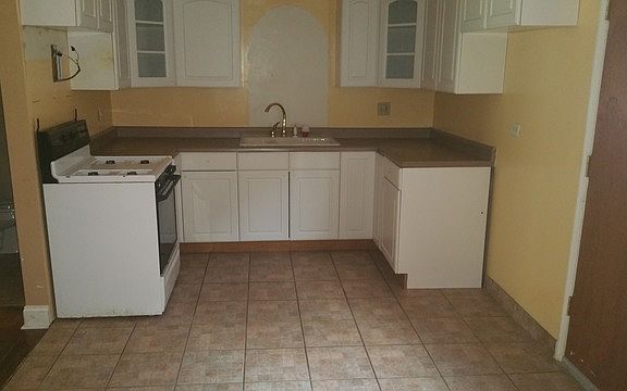 3rd image of 1429 W Touhy Ave