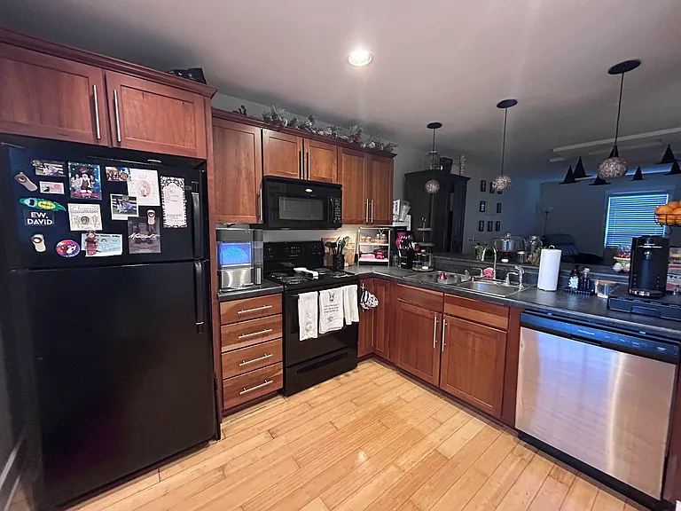 807 Channing Dr — Photo 2