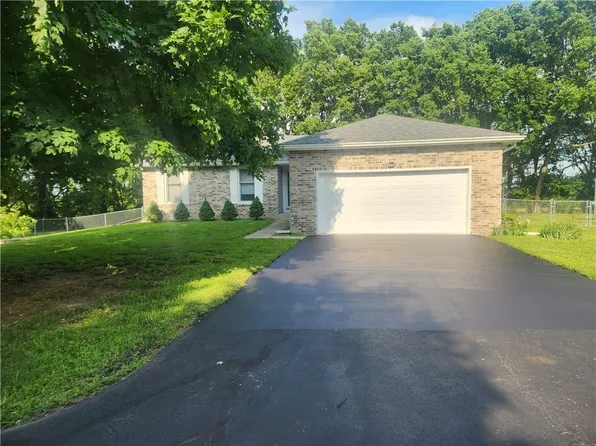 31901 S State Route T, Garden City, MO 64747