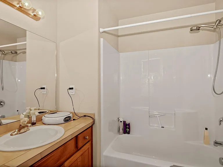 1115 Trask Hts — Photo 11