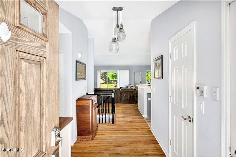 4th image of 12 Camden Circle