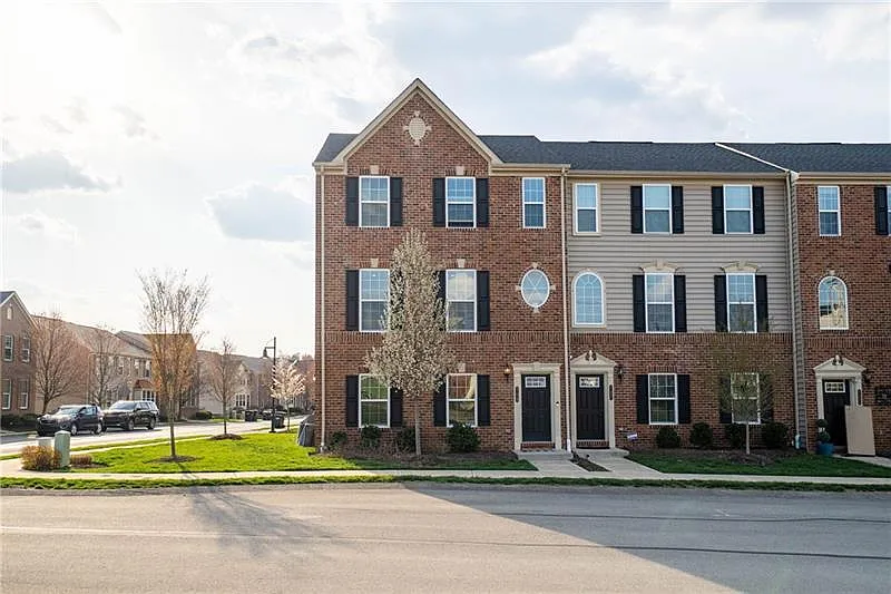 709 Shelley Ln photo 1